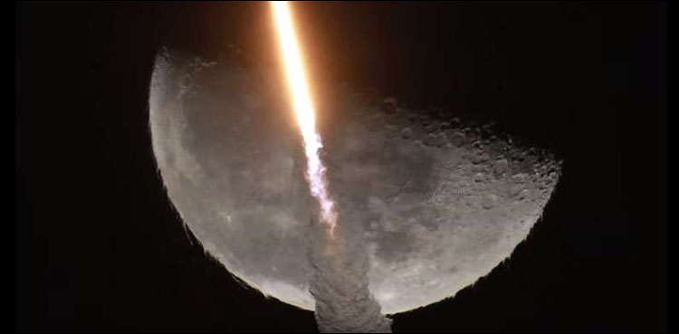 چاند کے قریب سے راکٹ کے گزرنے کی تصاویر منظرعام پر آگئیں