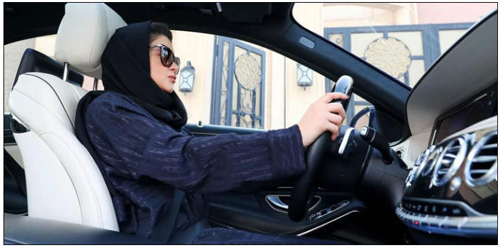 سعودی عرب: خواتین کے لیے لیموزین ڈرائیونگ لائسنس کا اجرا